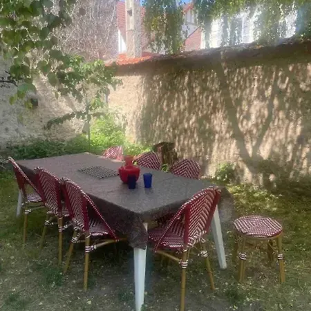 Holiday home Maison Spacieuse Avec Jacuzzi A 250 M² + Jardin *