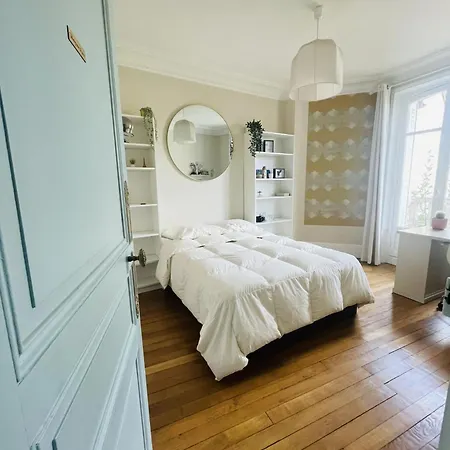 Holiday home Maison Spacieuse Avec Jacuzzi A 250 M² + Jardin